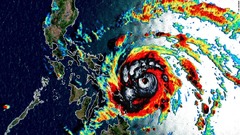 台風がフィリピン上陸、新型コロナ厳戒下で数万人が避難
