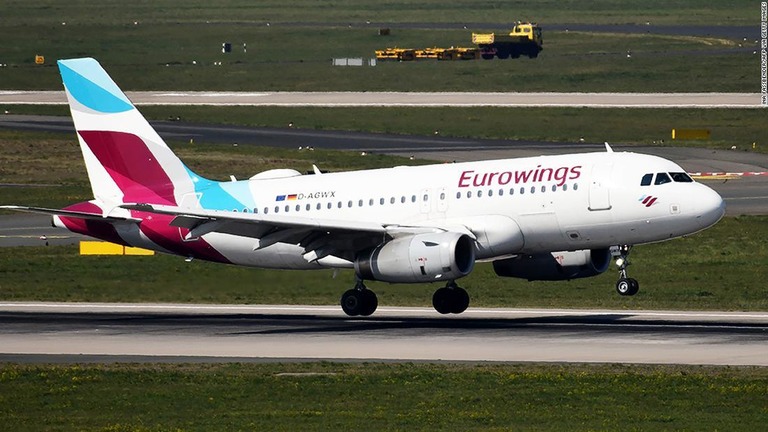 ユーロウイングスの旅客機が閉鎖中の空港に向かったため、途中で引き返していたことがわかった/INA FASSBENDER/AFP via Getty Images