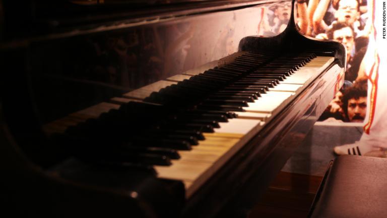 子ども時代のマーキュリーが弾いていたピアノ/Peter Rudden/CNN