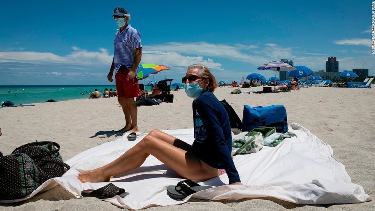 新型コロナ感染拡大に歯止めがかからないフロリダ州。被害の次なる中心地になる恐れも/Eva Marie Uzcategui/AFP/Getty Images