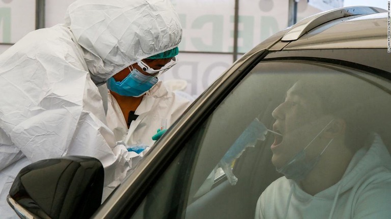 カザフスタンで正体不明の肺炎が流行中だと中国当局が警告を発している/Ruslan Pryanikov/AFP/Getty Images
