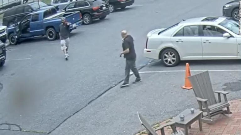 葉巻店でマスク着用を求められた男が商品を持ち逃げし、追いかけた店員に向かって発砲した/Bethlehem Township Police Department