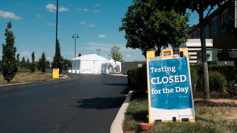 米疾病対策センター（ＣＤＣ）は、新型コロナウイルスの検査について、感染者との接触歴があっても本人に症状がなければ「必ずしも受ける必要はない」とする新たな指針を示した/Matthew Hatcher/Getty Images