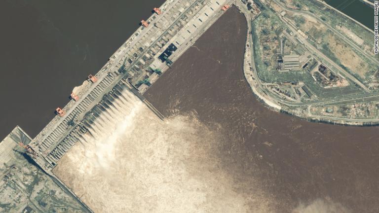人工衛星がとらえた三峡ダム＝２００３年６月/DigitalGlobe/Getty Images