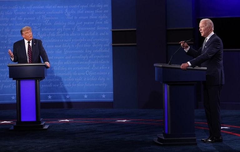 米大統領選候補者による第１回討論会は、序盤から激しい言葉の応酬に/Win McNamee/Getty Images