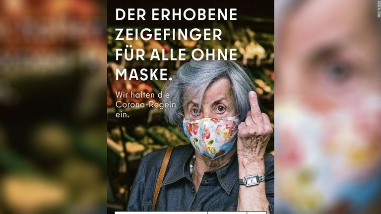 中指を突き立てる女性の写真を使い、マスクを着けない人を激しく非難する広告/Visit Berlin