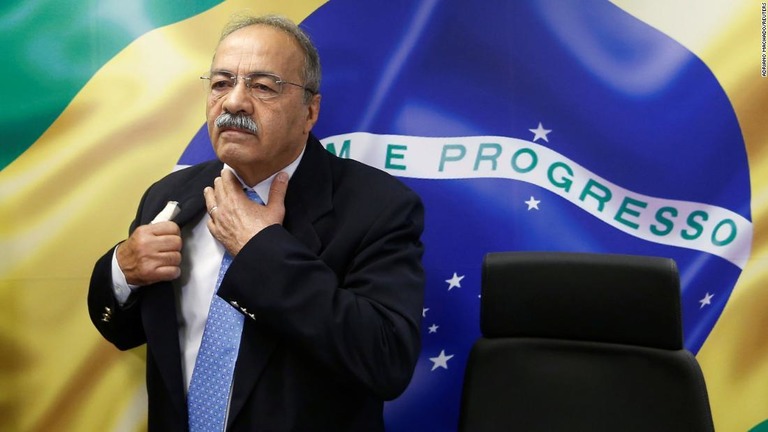 横領疑惑の家宅捜索を受けたブラジルの上院議員がパンツの中に札束を隠したという/Adriano Machado/Reuters