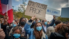 教員殺害にフランス全土で抗議デモ、ムハンマド風刺画を授業で使用