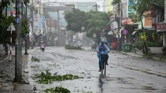 ベトナム、台風１８号が上陸　洪水被災地にさらに被害か