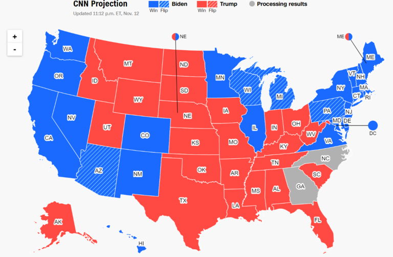 ＣＮＮ予測で勝利を確実にした候補者の州別マップ。赤色はトランプ氏、青色はバイデン氏、灰色はまだ勝者が判明していない地域、斜線は前回選挙から勝利した候補者の党が変化した地域を示す（日本時間１１月１３日午後５時時点）/CNN