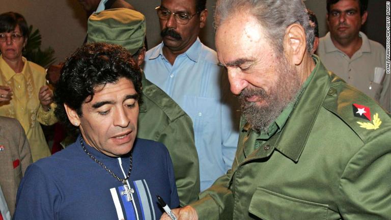 テレビ番組の撮影で訪れたキューバのハバナでカストロ議長と（２００５年）/Ismael Francisco/AFP/Getty Images