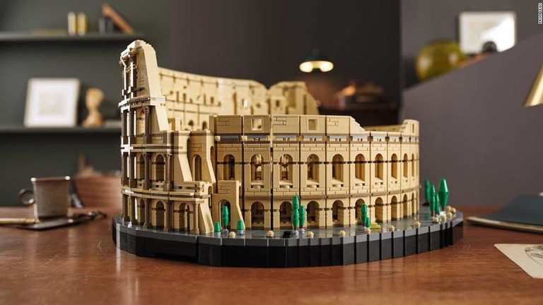 レゴ史上最大級となる「コロッセオ」が登場。９０３６ピースからなる同商品は品切れ状態に/From LEGO 