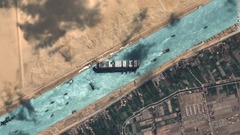 船が離礁した後に撮影された衛星写真＝２９日
