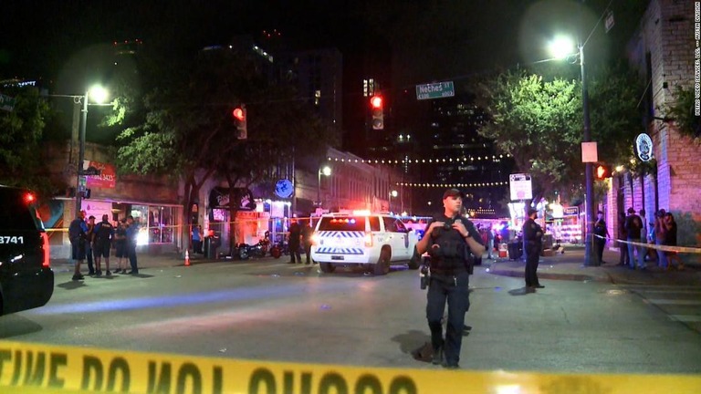 米テキサス州オースティンで起きた銃乱射事件で、負傷者の１人が死亡した/Metro Video Services, LLC. -- Austin Division