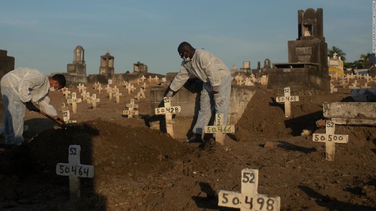 世界の新型コロナ死者が４００万人を超えた/Fabio Teixeira/NurPhoto/Getty Images