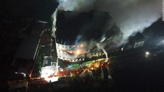 ジュース工場で大規模な火災、５２人死亡　バングラデシュ
