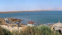 死海の北端に位置するイスラエルのビーチ、ネベミッドバー