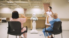 シンガポールのチャンギ総合病院では患者のケアに役立てる目的で、５０体以上のロボットを活用している