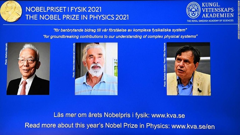 今年のノーベル物理学賞は、気象学者、真鍋淑郎氏ら３氏に贈られる/JONATHAN NACKSTRAND/AFP via Getty Images