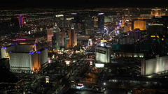 世界屈指の歓楽都市、ラスベガスのネオンライトを満喫できる夜のフライト