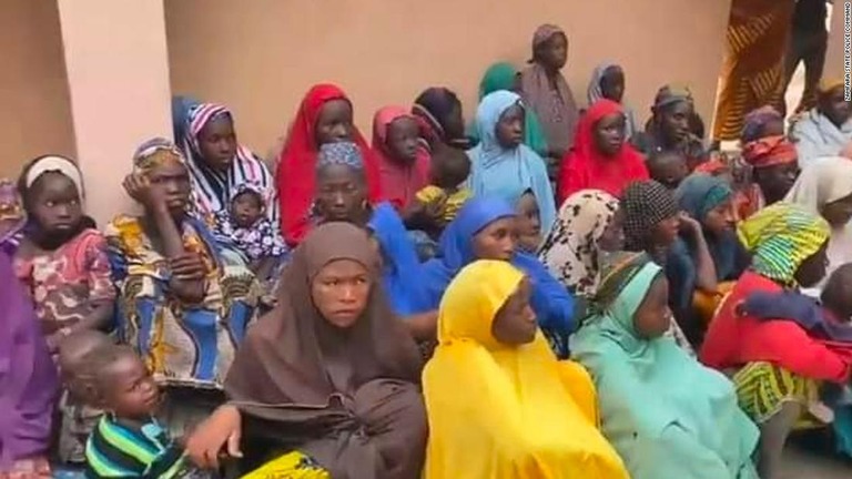ナイジェリアのザムファラ州で救出された女性と子どもたち/Zamfara State Police Command