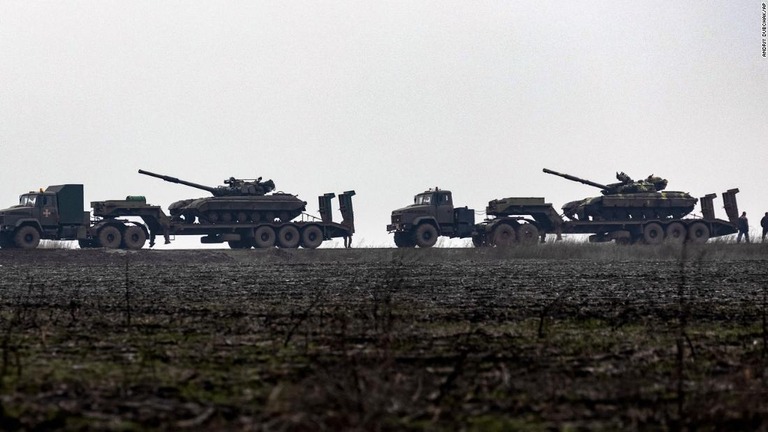 ウクライナ軍の戦車＝２０２１年１２月１２日、ウクライナ/Andriy Dubchak/AP