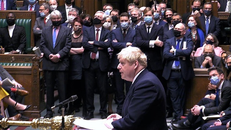 都市封鎖下での集まりについて、英議会で議員らの厳しい追及を受けるジョンソン首相/Parliament TV