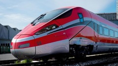 ９：トレニタリアＥＴＲ１０００（イタリア）　イタリアの国鉄高速列車「フレッチャロッサ（赤い矢）」の営業最高速度は時速３６０キロ