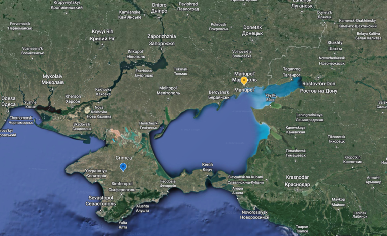 クリミア半島とドネツク州のマリウポリの位置を示した地図/Google Earth
