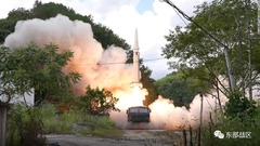 中国、台湾上空を通過するミサイルを初めて発射　ペロシ氏訪台に報復