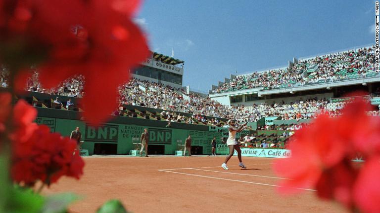 全仏オープンに出場したウィリアムズ選手＝１９９８年/Tony Marshall/EMPICS/Getty Images