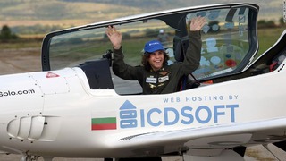 単独での世界一周飛行に成功して史上最年少のギネス記録に認定されたマック・ラザフォードさん