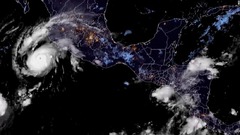 ハリケーン「ロスリン」、メキシコ上陸　洪水や土砂災害に警戒呼びかけ