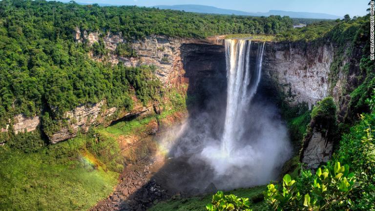大自然の素晴らしい景観のおかげで人気の旅行先になりつつある南米のガイアナ/Tim Snell/500px/Getty Images