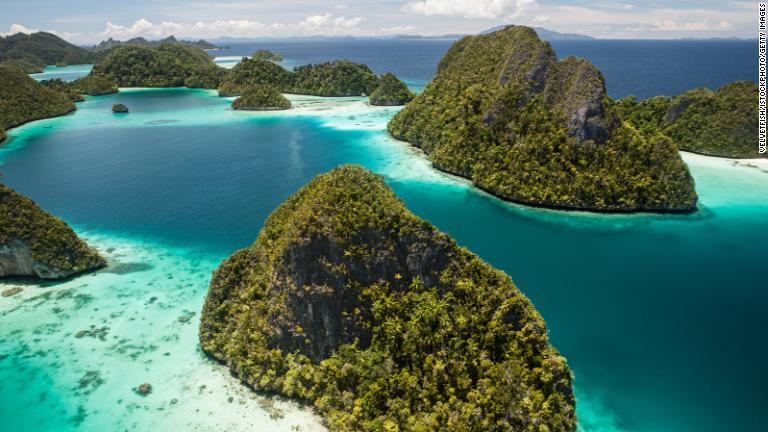 地上最後の楽園とも言われるインドネシアのラジャ・アンパット諸島/Velvetfish/iStockphoto/Getty Images