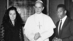 １９６６年、最初の妻とバチカンを訪れ、ローマ教皇パウロ６世に謁見
