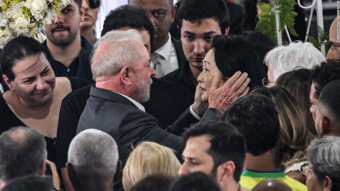 ルラ大統領がペレ氏の妻のもとを訪れた＝２日/Nelson Almeida/AFP/Getty Images
