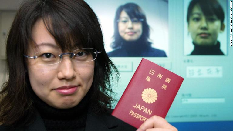 パスポートの世界ランキングで日本は「最強」を維持した/TOSHIFUMI KITAMURA/AFP/Getty Images