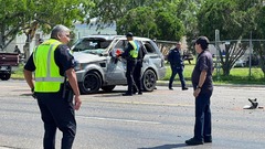 移民シェルター前のバス停に車突っ込む、移民含む７人死亡　米テキサス州