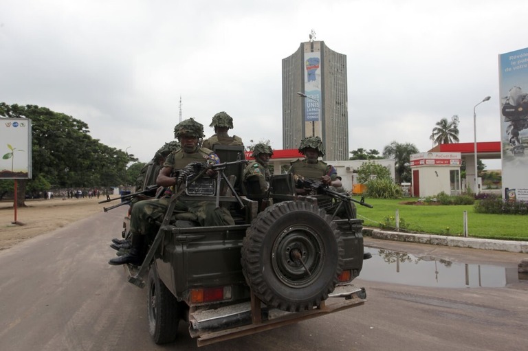 コンゴ民主共和国軍と国連平和維持活動部隊が鎮圧に取り組むも、襲撃が後を絶たない状況が続いている/STR/AFP/Getty Images