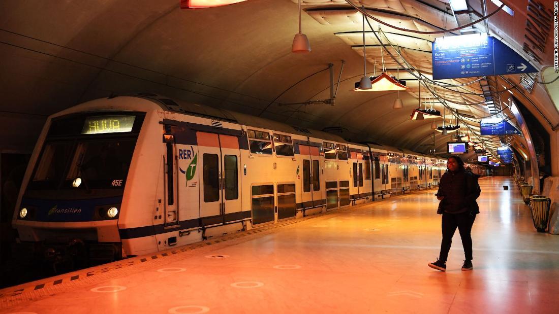 パリの地下鉄で完全にステップフリーなのは１路線のみだ/Bertrand Guay/AFP/Getty Images