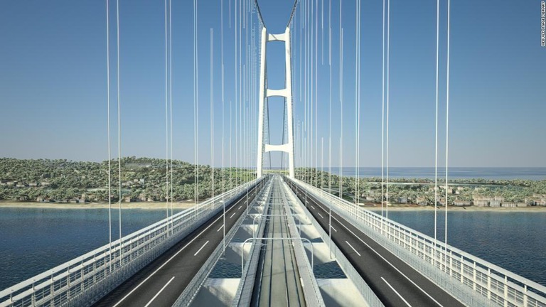 橋は片側３車線で２車線が通行用、１車線が緊急用。中央に鉄道の線路が設置される/Webuild Image Library