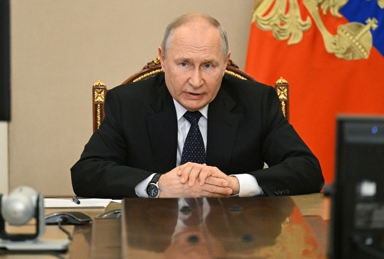 モスクワで会合に出席するロシアのプーチン大統領/Dmitry Azarov/Kommersant/Sipa/AP