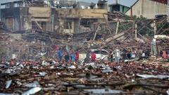 タイの花火倉庫で爆発、子ども含む１２人死亡　周辺住宅に甚大被害
