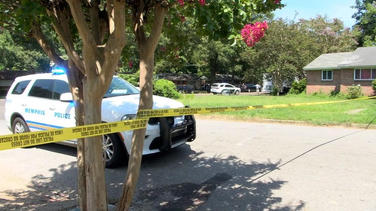 米テネシー州メンフィスのユダヤ人学校の外で男が発砲し、警察官が駆けつけた/WMC