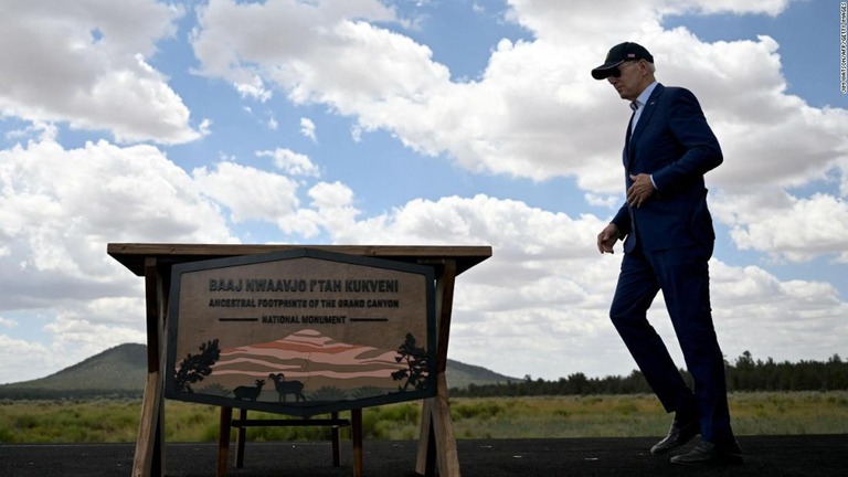 バイデン米大統領＝８日、米アリゾナ州ツサヤン/Jim Watson/AFP/Getty Images