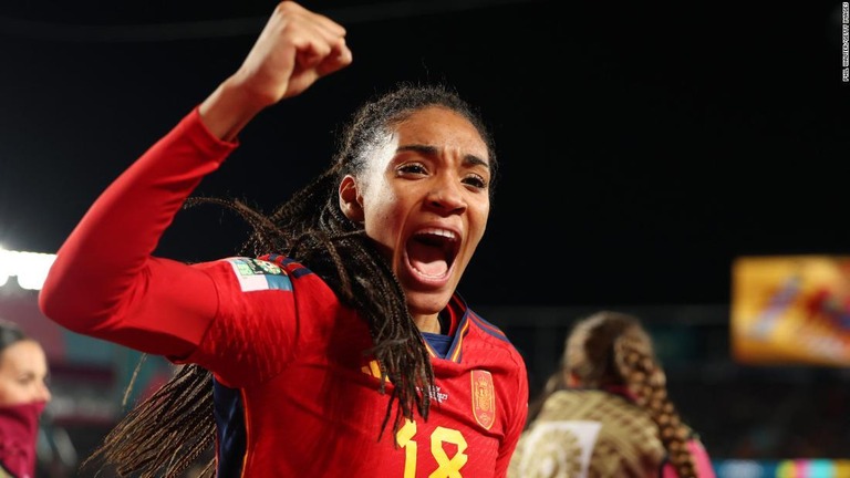 スウェーデン戦で先制ゴールを決めて喜ぶスペインのサルマ・パラジュエロ/Phil Walter/Getty Images