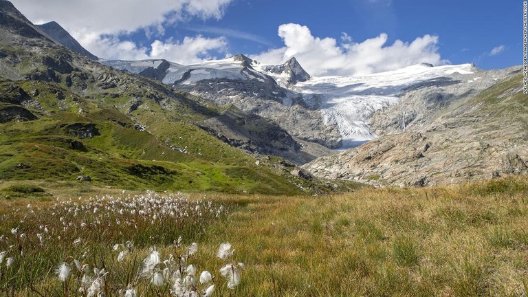 オーストリアの東チロルにある氷河で２０年以上前に死亡したとみられる男性の遺体が発見された/Adelheid Nothegger/imageBROKER/Shutterstock