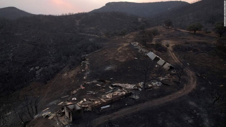 山火事の後、１８人の焼死体が見つかった施設の焼け跡/Alexandros Avramidis/Reuters