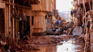 大規模な洪水で破壊されたリビア東部デルナの様子